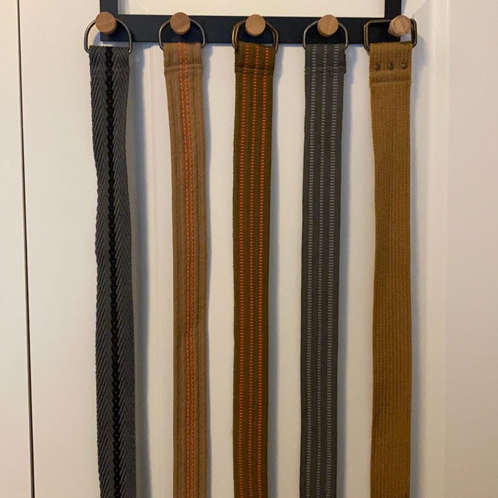 Men’s belts 5 count assorted colors